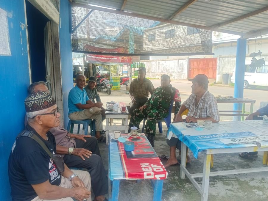 BABINSA TANJUNG UNGGAT GELAR KOMSOS BAHAS RENCANA GOTONG ROYONG BERSAMA WARGA
