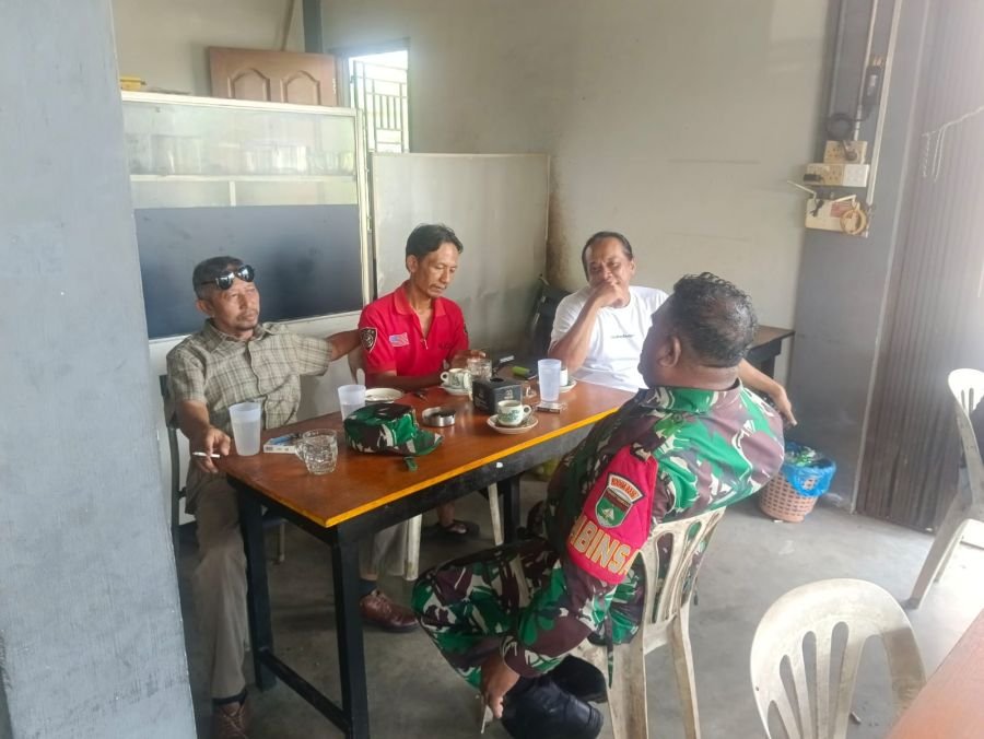 Babinsa Tanjung Unggat Koordinasi dengan RT dan Warga Bahas Kemajuan Lingkungan