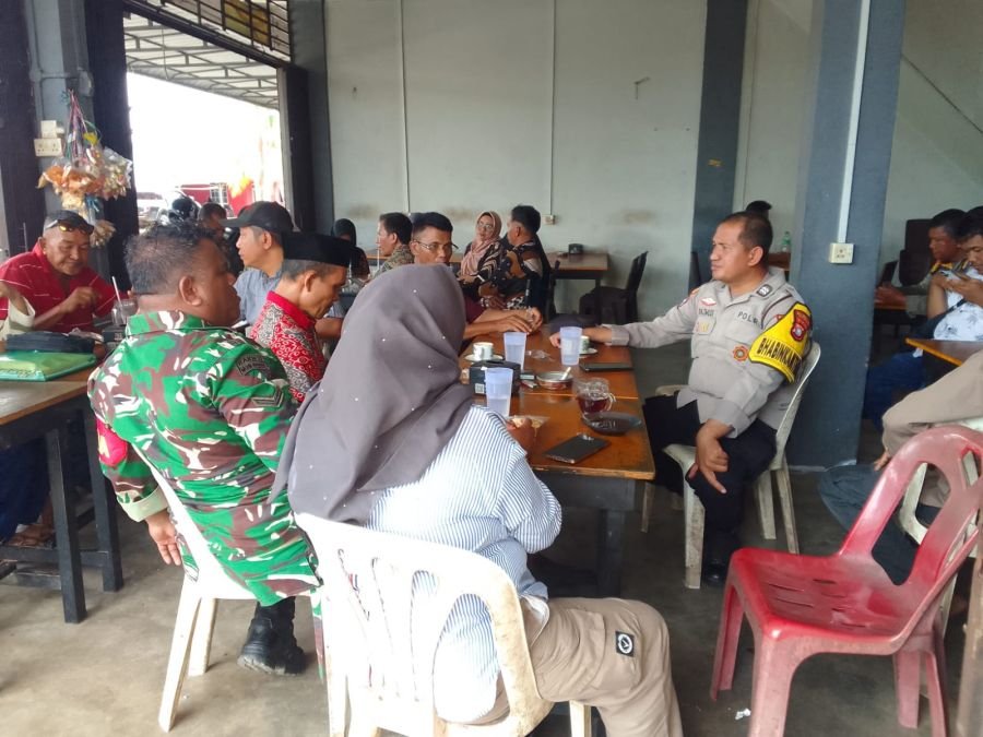 Babinsa Tanjung Unggat Perkuat Sinergi Melalui Koordinasi Bersama Staf Kelurahan dan Ketua RW