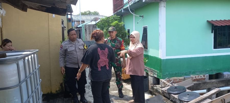 Babinsa Tanjungpinang Barat Ajak Tokoh Masyarakat Tingkatkan Kewaspadaan Keamanan Lingkungan
