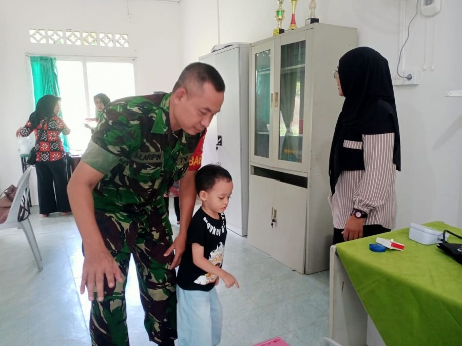 BABINSA TANJUNGPINANG BARAT DAMPINGI POSYANDU PLAMBOYAN, PASTIKAN PELAYAN KESEHATAN LANCAR*