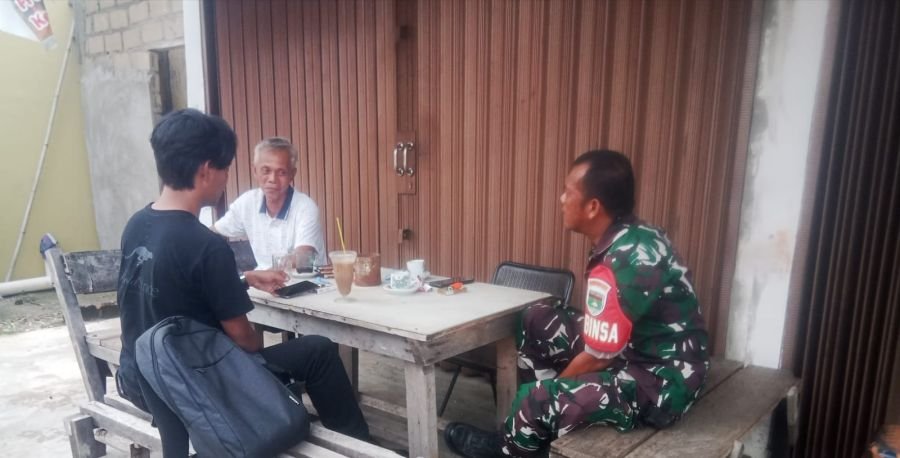 Babinsa Tebing Ingatkan Warga Jaga Kebersihan Lingkungan