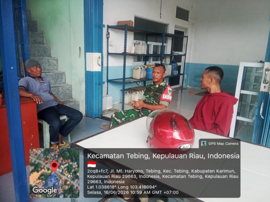 Babinsa Tebing Perkuat Kerukunan Warga Melalui Komunikasi Sosial