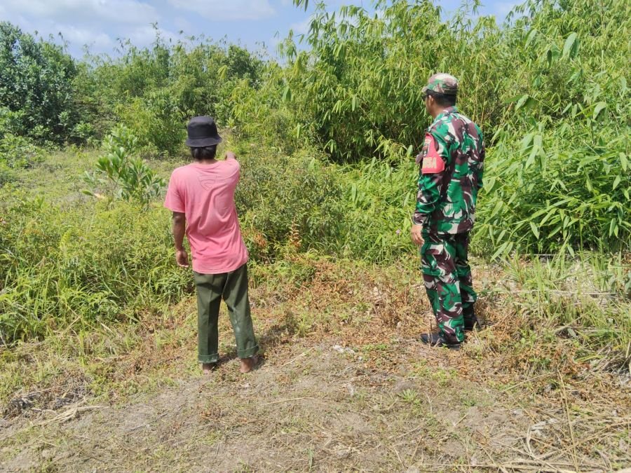 Babinsa Tebing Tinggi Okura Bersama MPA Gencarkan Patroli dan Sosialisasi Karhutla
