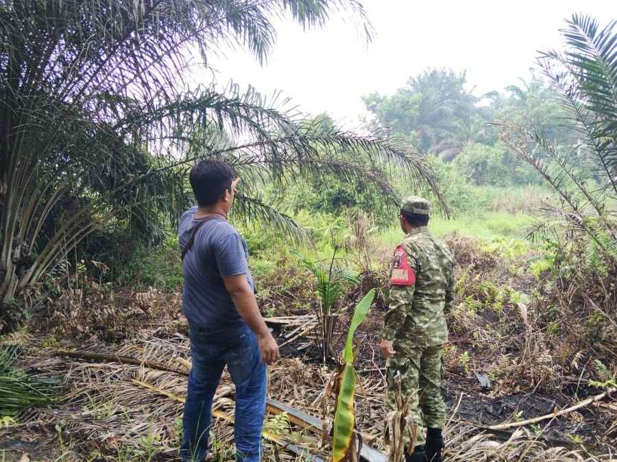 Babinsa Tebing Tinggi Okura Bersama MPA Gencarkan Patroli untuk Cegah Karhutla