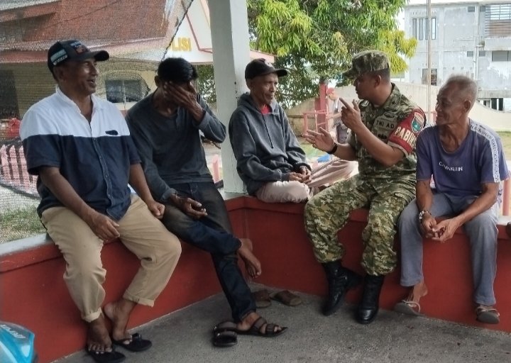 Babinsa Telaga Tujuh Imbau Warga Waspada Cuaca Tak Menentu