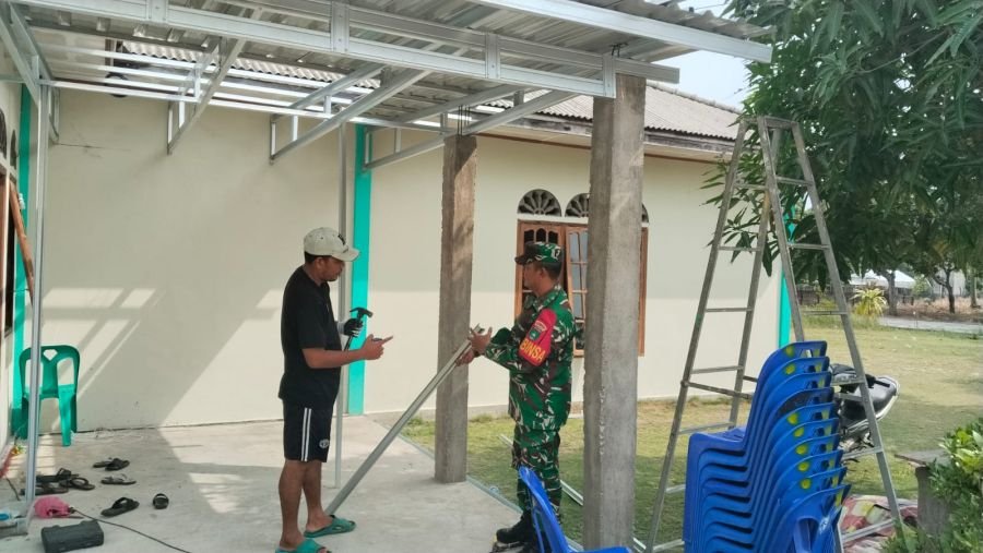 Babinsa Telaga Tujuh Ingatkan Buruh Bangunan Utamakan Keselamatan Kerja