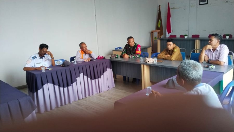 Babinsa Telaga Tujuh Kawal Penertiban Pelabuhan Demi Kelancaran Aktivitas Warga