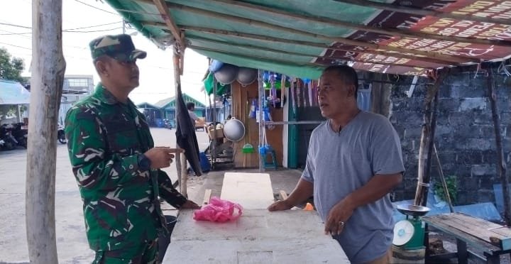 Babinsa Telaga Tujuh Pantau Harga Sembako dan Kualitas Ikan