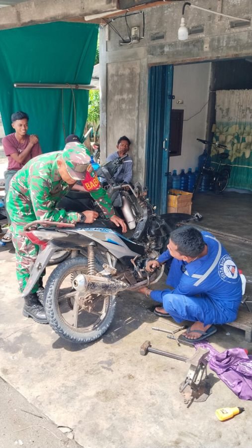 Babinsa Telaga Tujuh Tekankan Keselamatan Bengkel dan Kepuasan Pelanggan