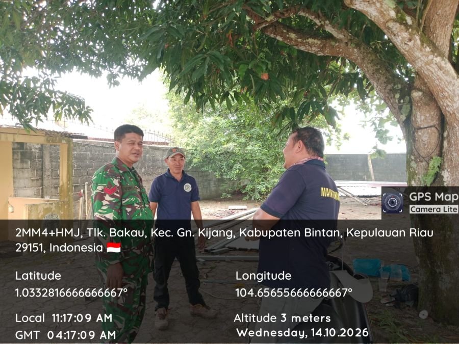 Babinsa Teluk Bakau himbau warga dilingkungan RT/RW 002/002 tentang keselamatan.