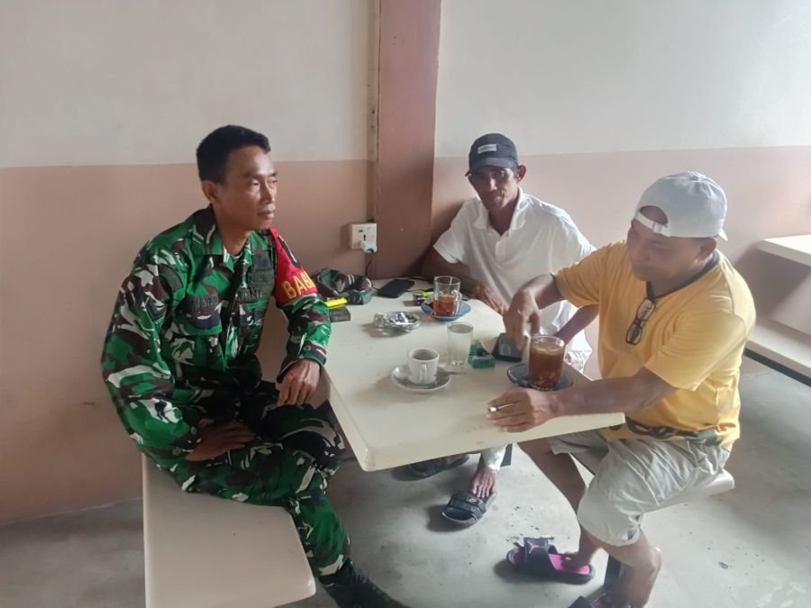 Babinsa Teluk Sasah Himbau Orang Tua Awasi Anak dan Cegah Kenakalan Remaja