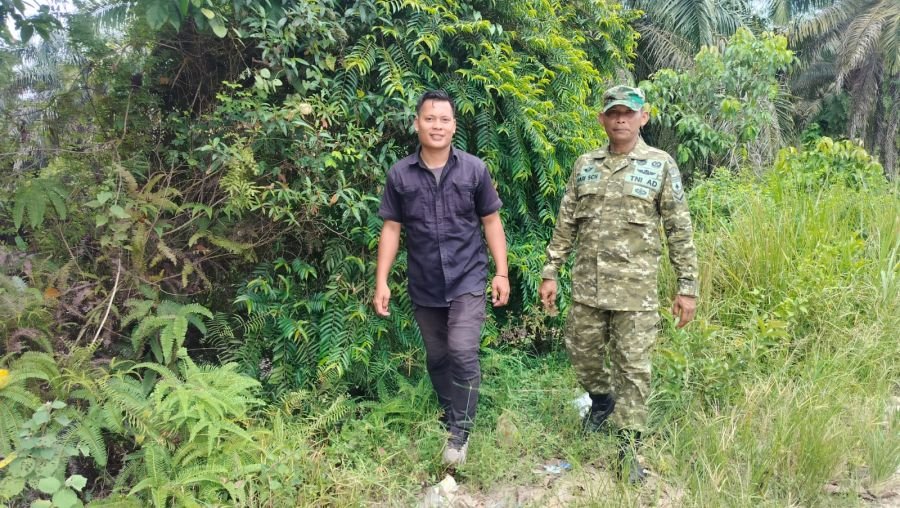 Babinsa Tenayan Raya Ajak Warga Jaga Sialang Sakti Tetap Bebas Karhutla