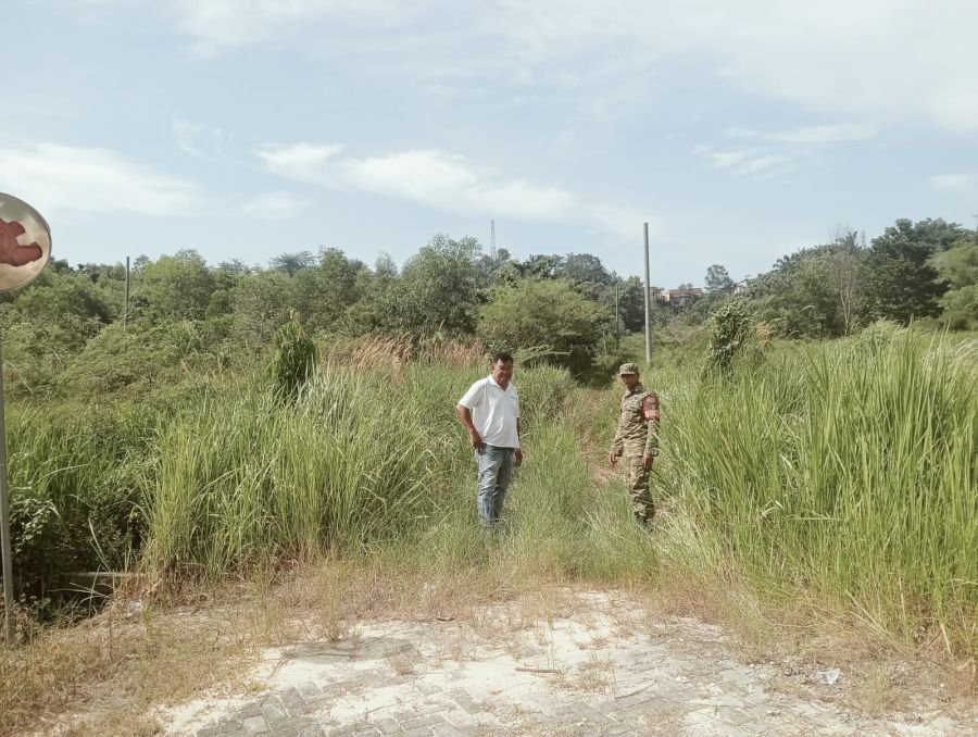 Babinsa Tenayan Raya Bersama Warga Gencarkan Patroli dan Sosialisasi Cegah Karhutla