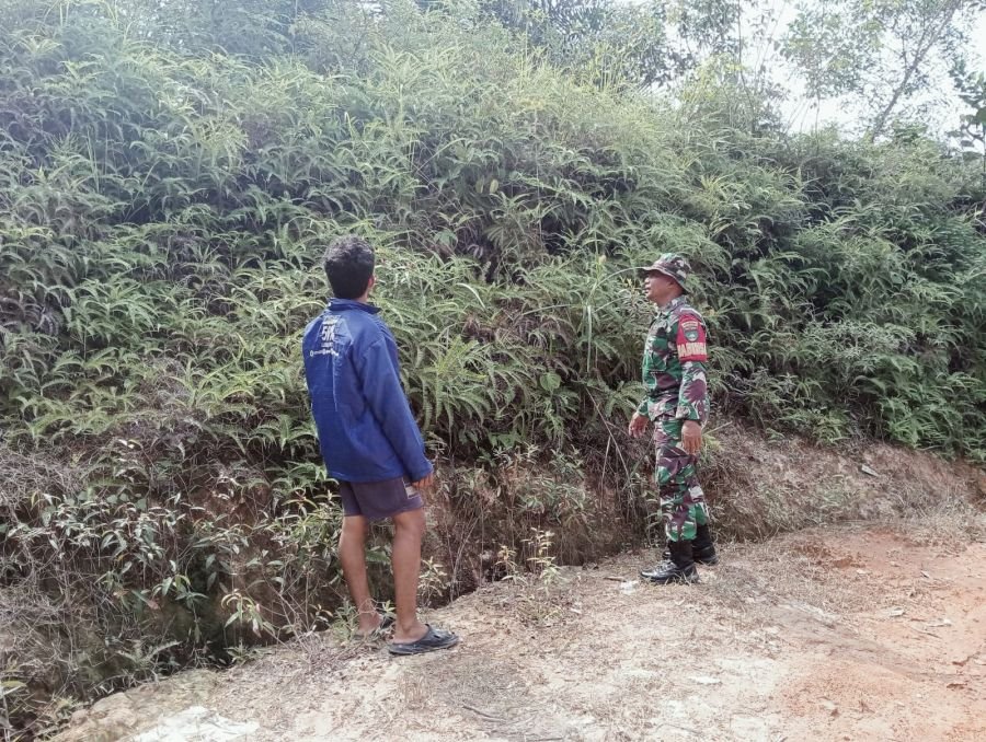 Babinsa Tenayan Raya Gandeng Warga Patroli Karhutla, Bangun Kesadaran Bersama Jaga Lingkungan
