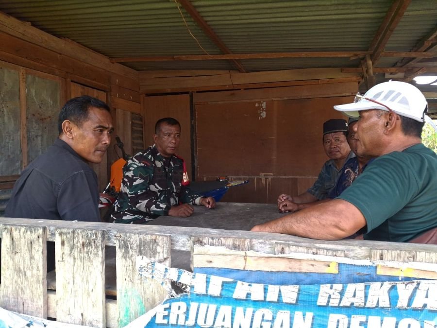 Babinsa Tenayan Raya Pererat Silaturahmi dengan Warga, Ajak Bersama Cegah Karhutla dan Jaga Kamtibma