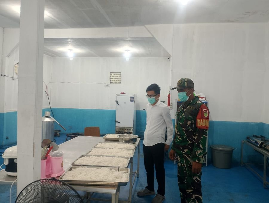 Babinsa koramil 04/rupat koptu jefri kasmato terjun langsung dalam pematauan MBG