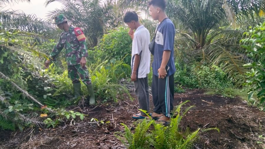 Babinsa Tingkatkan Kewaspadaan Hadapi Cuaca Panas, Cegah Karhutla di Sepahat