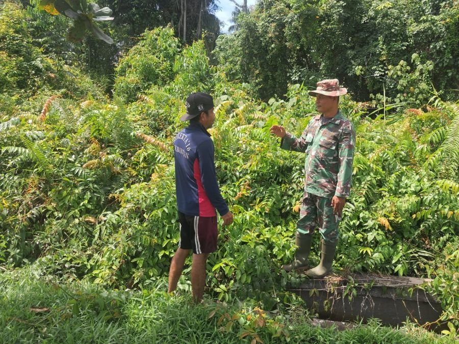 Babinsa Tingkatkan Patroli Karhutla Bersama Warga Sungai Cingam