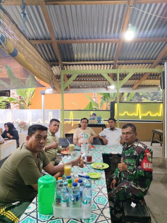 Babinsa Titian Modang Kopah Aktif Bangun Komunikasi dengan Perangkat Desa