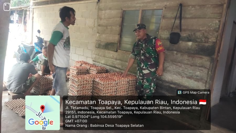 Babinsa Toapaya Selatan Ingatkan Peternak Jaga Kebersihan Kandang Agar Tidak Mengganggu Lingkungan.