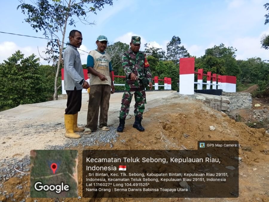 Babinsa Toapaya Utara Tinjau Sasaran Gotong Royong bersama RT dan Tokoh Pemuda.