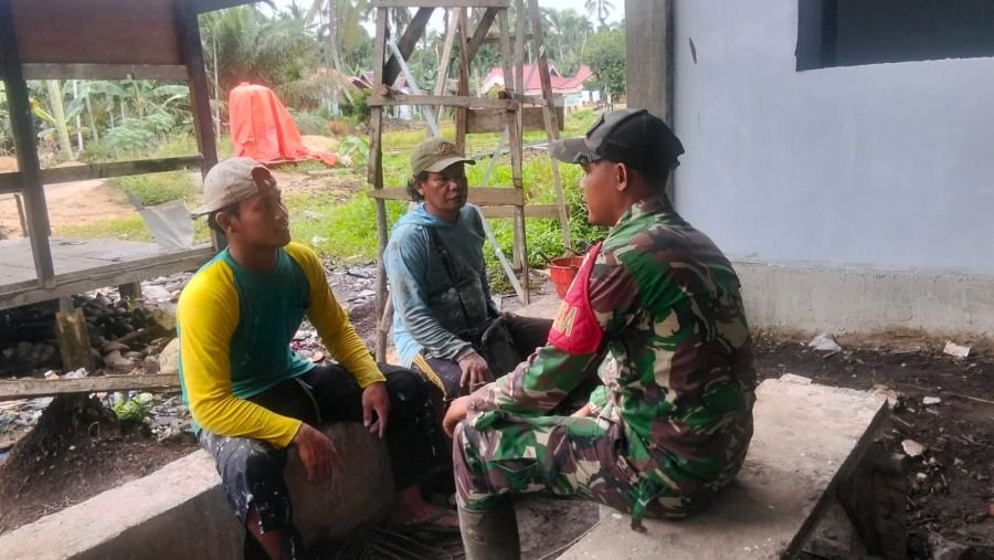 Babinsa Turun Langsung Awasi Pembangunan Koperasi Desa Merah Putih