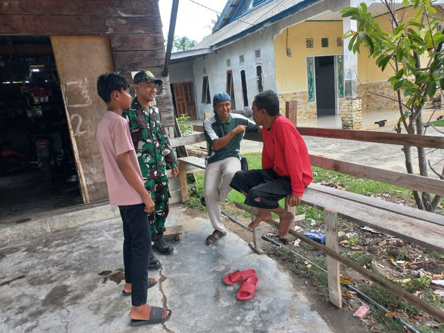 Babinsa Turun Langsung ke Wilayah, Jalin Kedekatan Dengan Warga Melalui Komsos