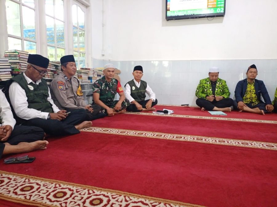 Babinsa Umban Sari Hadiri Pelantikan Pengurus Masjid Taufiq Wal Hidayah Periode 2026-2031
