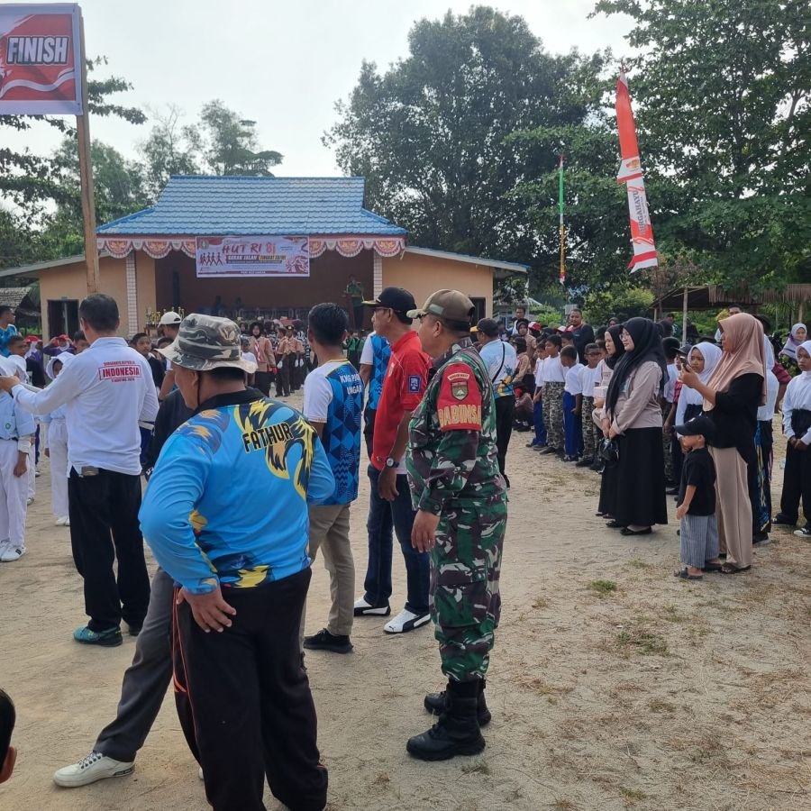 Babinsa Ungar Hadiri Lomba Gerak Jalan, Kobarkan Semangat Kemerdekaan
