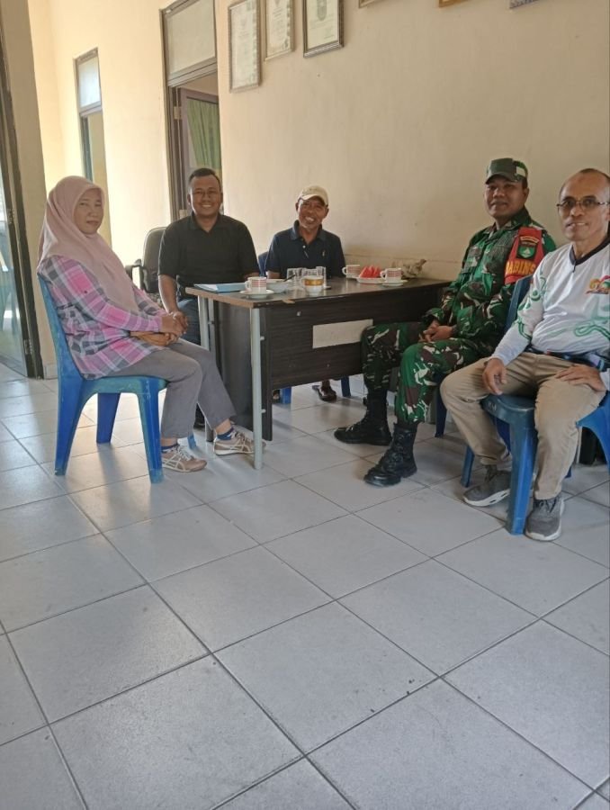 Babinsa Koramil 02/KT Perkuat Komunikasi dengan Perangkat Kelurahan Beringin Jaya