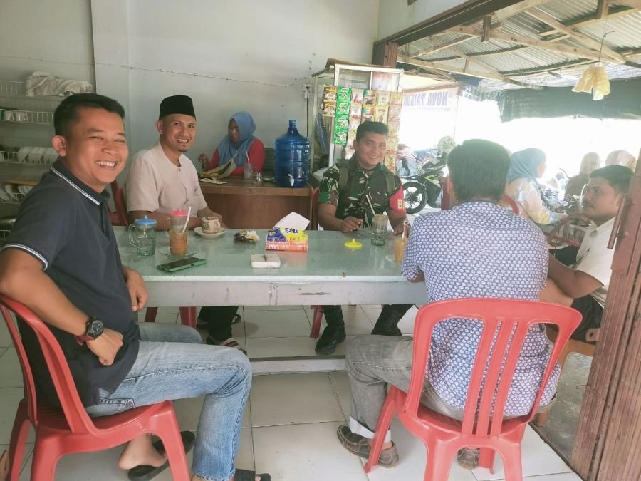 Babinsa Koramil 02/KT Turun  Langsung Jaga Kedekatan dengan  Warga
