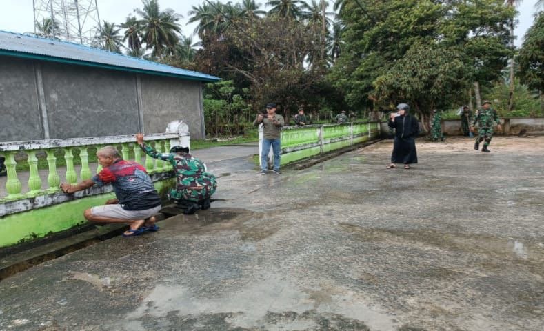 Bakti Prajurit Bersama Masyarakat Melalui Pembersihan Masjid sebagai Wujud Kepedulian Sosial