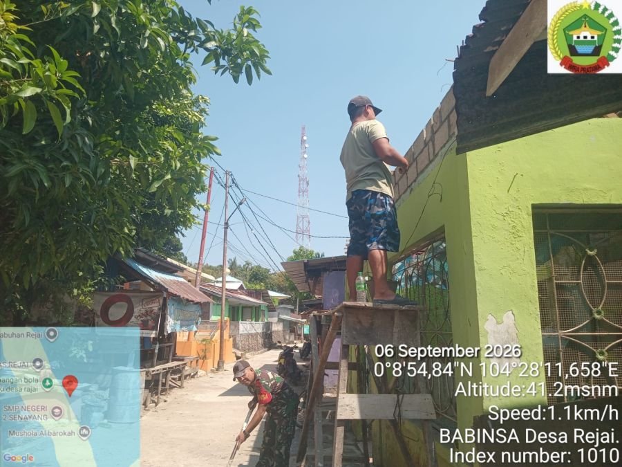Bakti Sosial Membantu Warga Memperbaiki Rumah