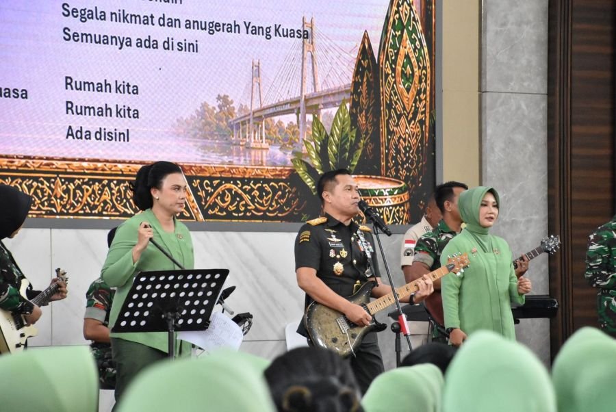 Band Ajendam XIX/TT Meriahkan HUT ke-80 Persit KCK