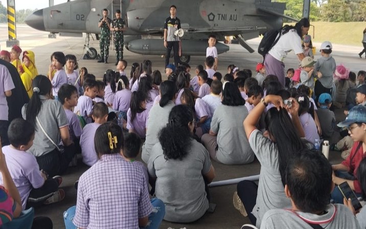 Bangkitkan Semangat Dirgantara, Ratusan Pelajar Kunjungi Skadron Udara 12 Lanud RSN