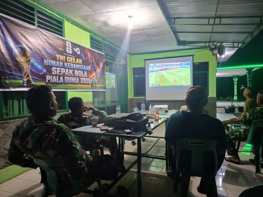 Bangun Kedekatan & Kekompakan Dengan Rakyat, Koramil 03/Bgs Rohil Ajak Warga Nobar Piala Dunia 2026