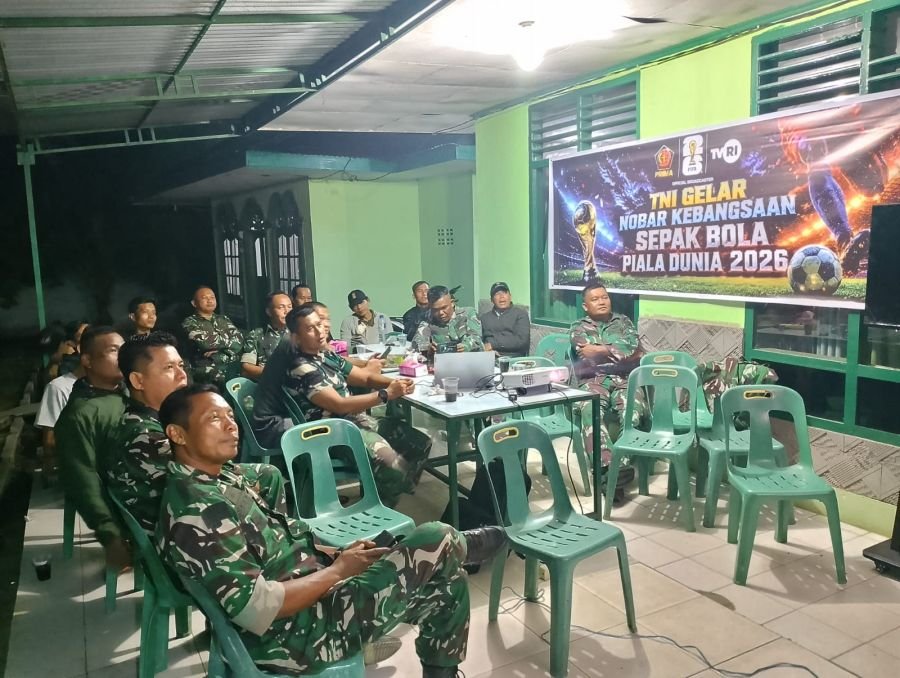 Bangun Kedekatan dan Kekompakan Dengan Rakyat, Koramil 0321-03/Bgs Rohil Gelar Nobar Piala Dunia 202