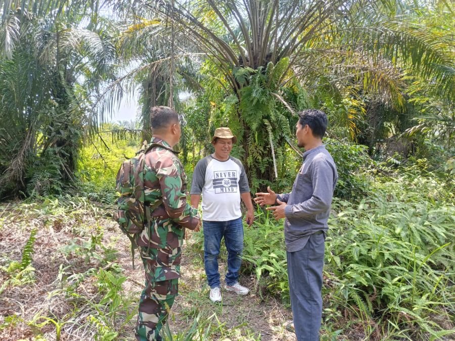 Bangun Kesadaran Masyarakat, Babinsa Koramil 01 Rumbai Intensifkan Sosialisasi Karhutla