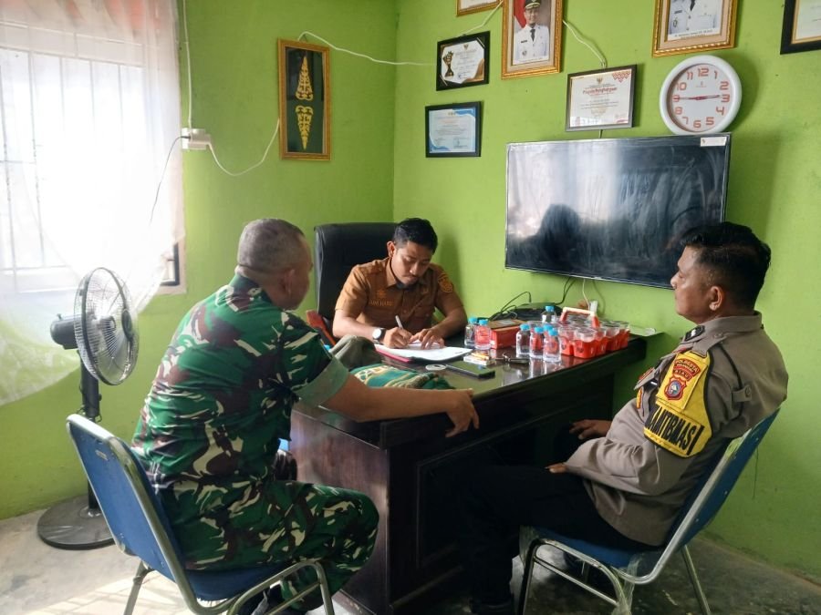 Bangun Komunikasi Humanis, Babinsa Koramil 06/Sukajadi Pererat Koordinasi Lintas Sektor