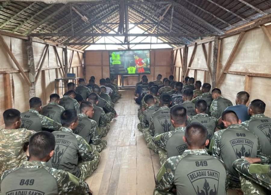 Bangun Soliditas Prajurit, Yonif TP 849/Beladau Sakti Gelar Nonton Bareng Piala Dunia