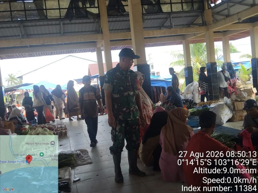BATANG TUAKA, INHIL — Babinsa Koramil 12/Batang Tuaka, Sertu Januar, melaksanakan kegiatan Komunikas