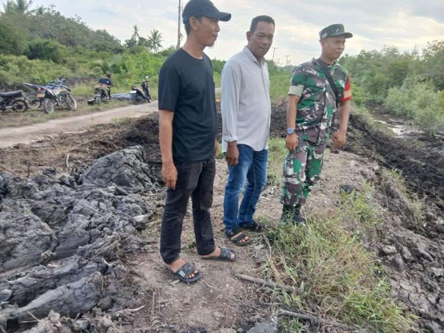 Batuud Koramil 11/PBR Patroli Tapal Batas, Pastikan Wilayah Aman dari Karhutla