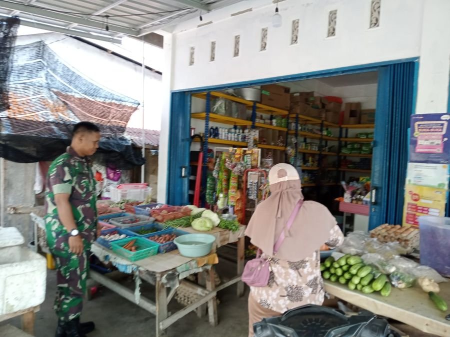Batuud Koramil 11/PBR Turun ke Pasar, Ajak Pedagang Jaga Kebersihan Lingkungan