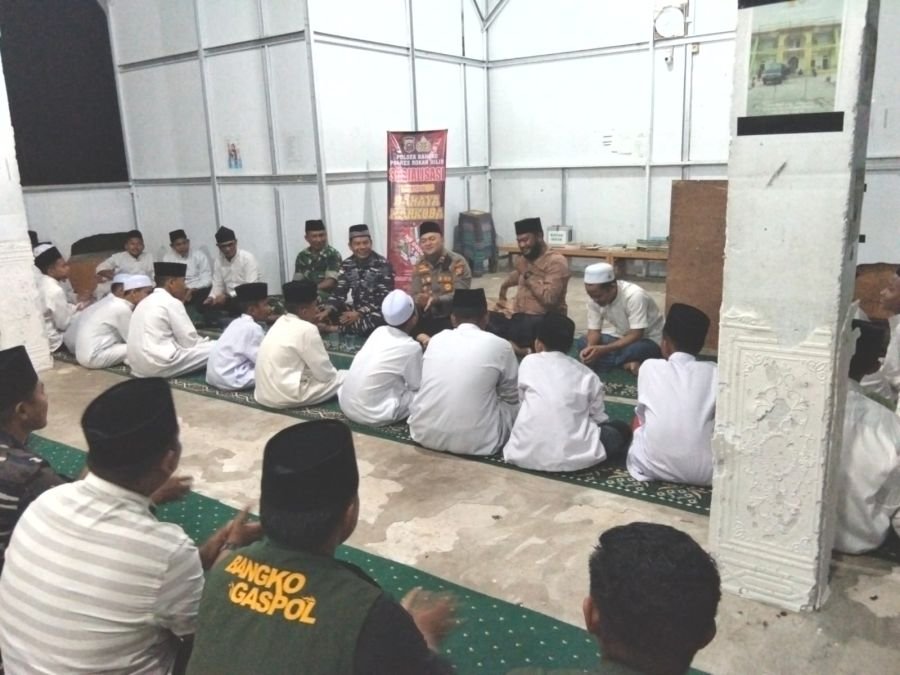 Bentengi Santri dari Narkoba, Babinsa Koramil 01/Bangko Hadiri Sosialisasi di Ponpes Darul Muqomah