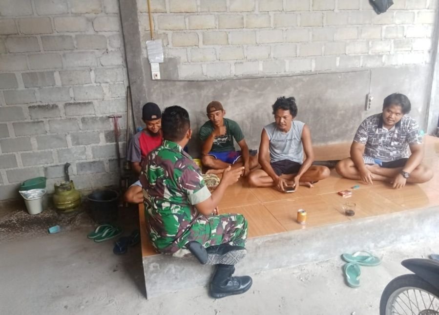 Bentuk Kepedulian Terhadap Wilayah Binaan, Babinsa Koramil 16/Tapung Kunjungi Rumah Warga