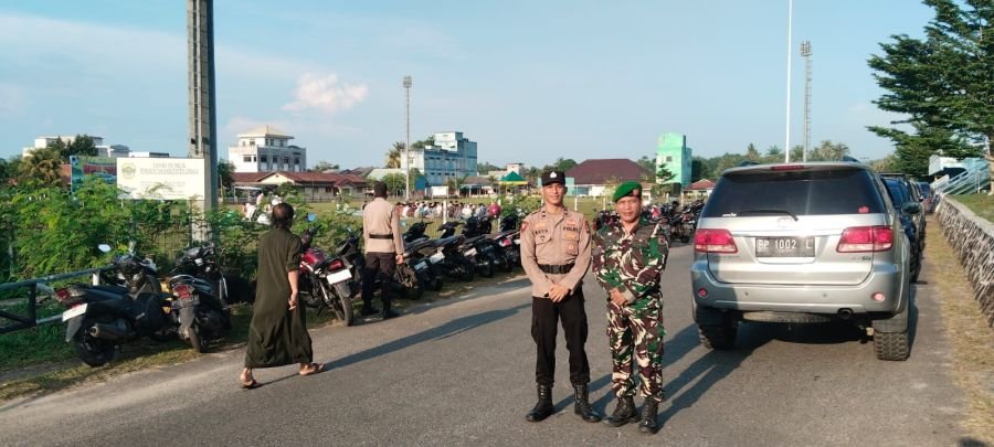 Berikan Rasa aman Babinsa Koramil 04/Dabo turut serta dalam pengamanan sholat Aidil Adha