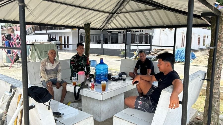 Bersama Masyarakat, Pratu Abi Mayu Syahputra Melaksanakan Komunikasi Sosial