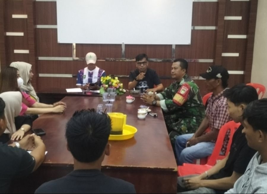 Bersama Rakyat TNI Kuat, Babinsa Sertu Mustaqim Gencarkan Sosialisasi Kampung Pancasila di Desa Seng