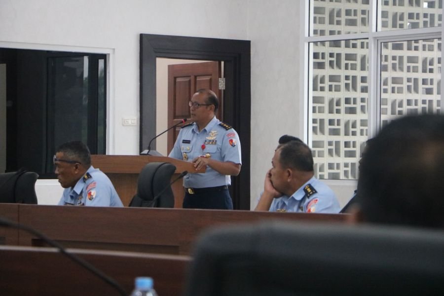 Bersiap Laksanakan Tugas Bulan Oktober, Lanud Roesmin Nurjadin Adakan Rapat Staf